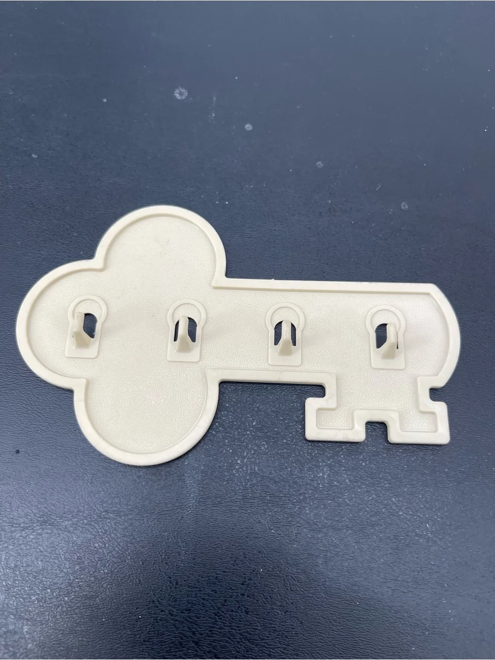 Tupperware Cream Key-Shaped Wall Hook Rack #1453-2